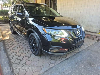 2017 Nissan Rogue SV - miniatura 4