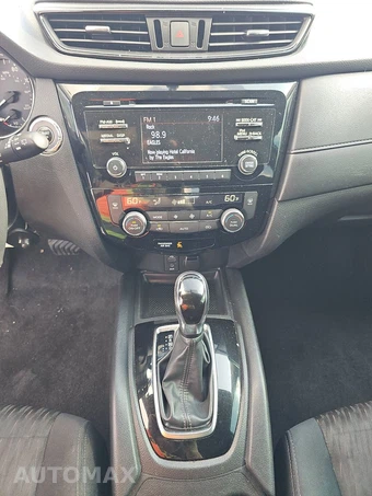 2017 Nissan Rogue SV – miniatura 11