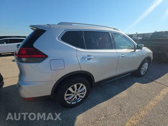 2017 Nissan Rogue SV – miniatura 4
