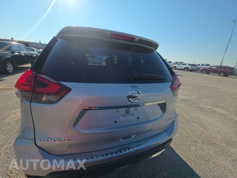 2017 Nissan Rogue SV – miniatura 5