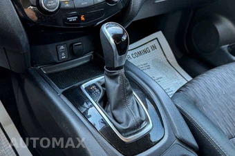 2017 Nissan Rogue SV – miniatura 34