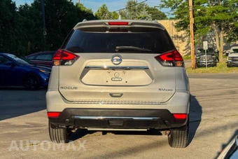 2017 Nissan Rogue SV – miniatura 4
