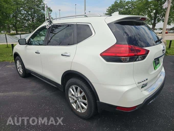 2017 Nissan Rogue SV – miniatura 2