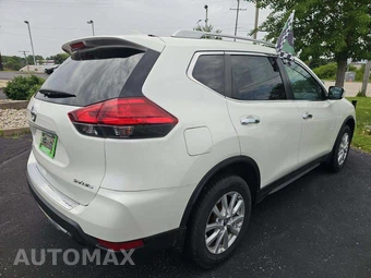 2017 Nissan Rogue SV – miniatura 3