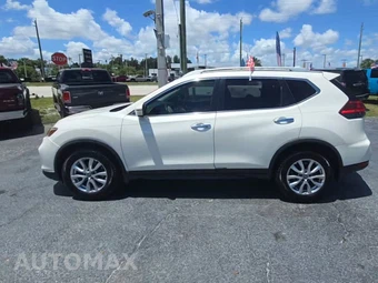2017 Nissan Rogue SV – miniatura 3