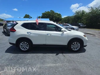 2017 Nissan Rogue SV – miniatura 5