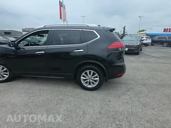 2017 Nissan Rogue SV - miniatura 3