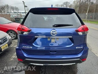 2017 Nissan Rogue SV – miniatura 5