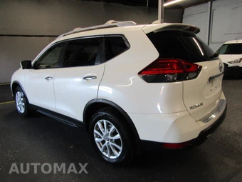 2017 Nissan Rogue SV – miniatura 4