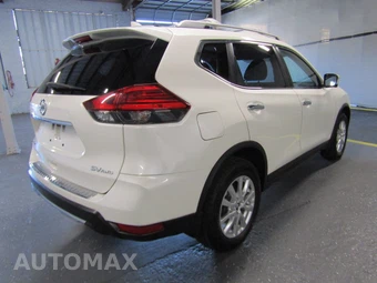 2017 Nissan Rogue SV – miniatura 6