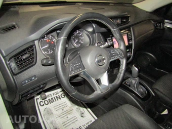 2017 Nissan Rogue SV – miniatura 9