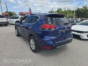 2017 Nissan Rogue SV – miniatura 2