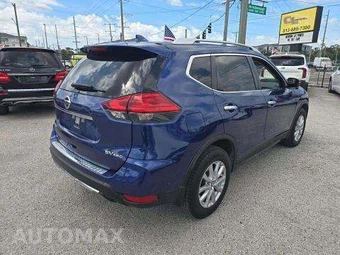 2017 Nissan Rogue SV – miniatura 3