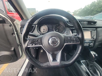 2017 Nissan Rogue SV – miniatura 10