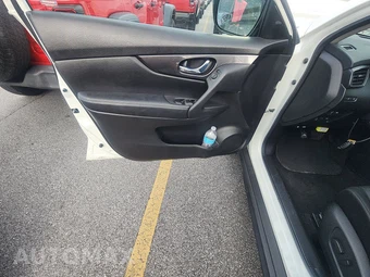 2017 Nissan Rogue SV – miniatura 9