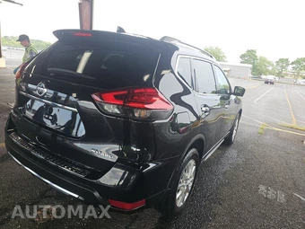 2017 Nissan Rogue SV – miniatura 4