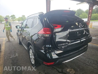 2017 Nissan Rogue SV – miniatura 6