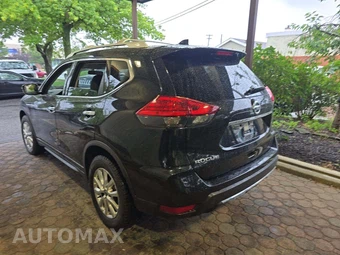 2017 Nissan Rogue SV – miniatura 2