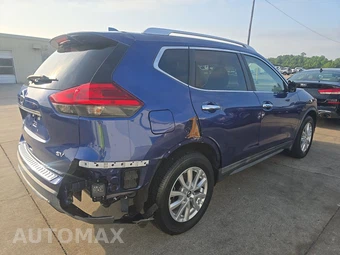 2017 Nissan Rogue SV – miniatura 4