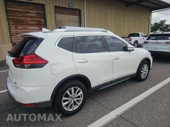 2017 Nissan Rogue SV - miniatura 4