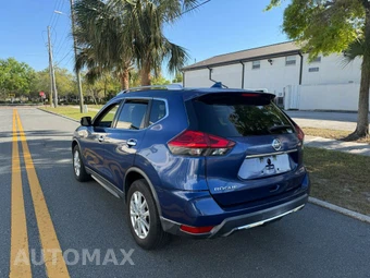 2017 Nissan Rogue SV – miniatura 8
