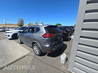 2017 Nissan Rogue SV – miniatura 2