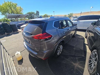 2017 Nissan Rogue SV – miniatura 3
