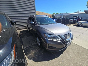 2017 Nissan Rogue SV – miniatura 4