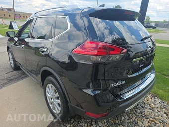 2017 Nissan Rogue SV - miniatura 2