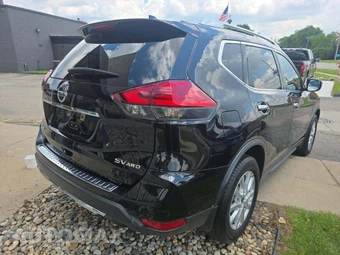 2017 Nissan Rogue SV - miniatura 3