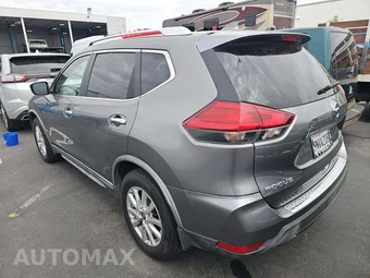 2017 Nissan Rogue SV – miniatura 2