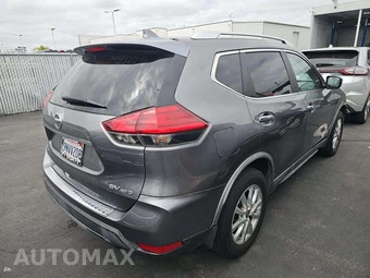 2017 Nissan Rogue SV – miniatura 3