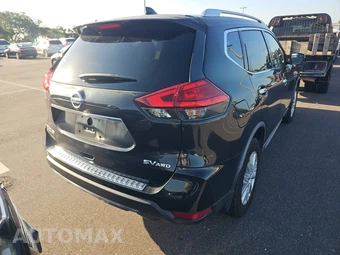 2017 Nissan Rogue SV – miniatura 4