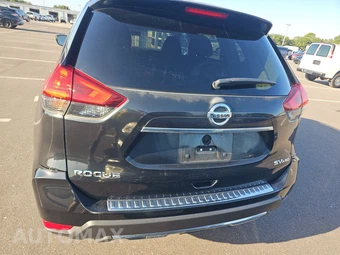 2017 Nissan Rogue SV – miniatura 5