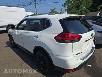 2017 Nissan Rogue SV – miniatura 2