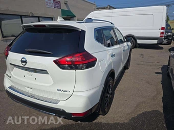 2017 Nissan Rogue SV – miniatura 3