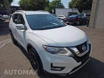 2017 Nissan Rogue SV – miniatura 4