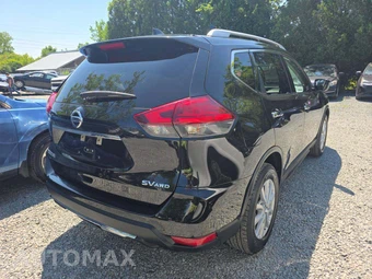 2017 Nissan Rogue SV – miniatura 3