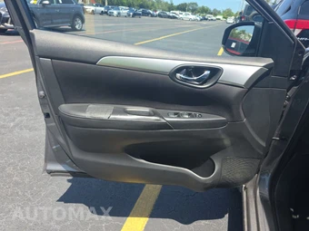 2017 Nissan Sentra S - miniatura 9