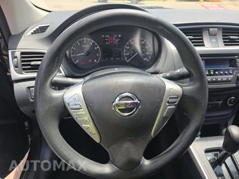 2017 Nissan Sentra S – miniatura 10
