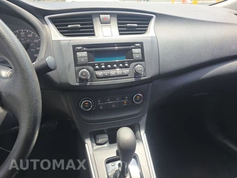 2017 Nissan Sentra S – miniatura 11