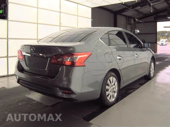 2017 Nissan Sentra S – miniatura 4