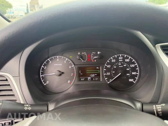 2017 Nissan Sentra S - miniatura 5