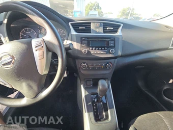 2017 Nissan Sentra S – miniatura 11