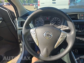 2017 Nissan Sentra S - miniatura 10