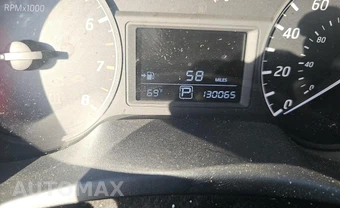 2017 Nissan Sentra S - miniatura 13