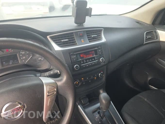 2017 Nissan Sentra S – miniatura 11