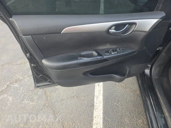 2017 Nissan Sentra S – miniatura 9