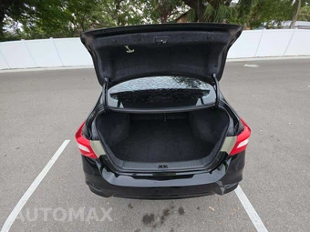 2017 Nissan Sentra S – miniatura 11