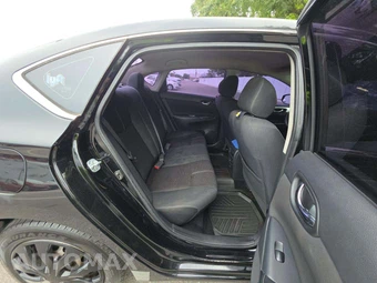 2017 Nissan Sentra S – miniatura 13